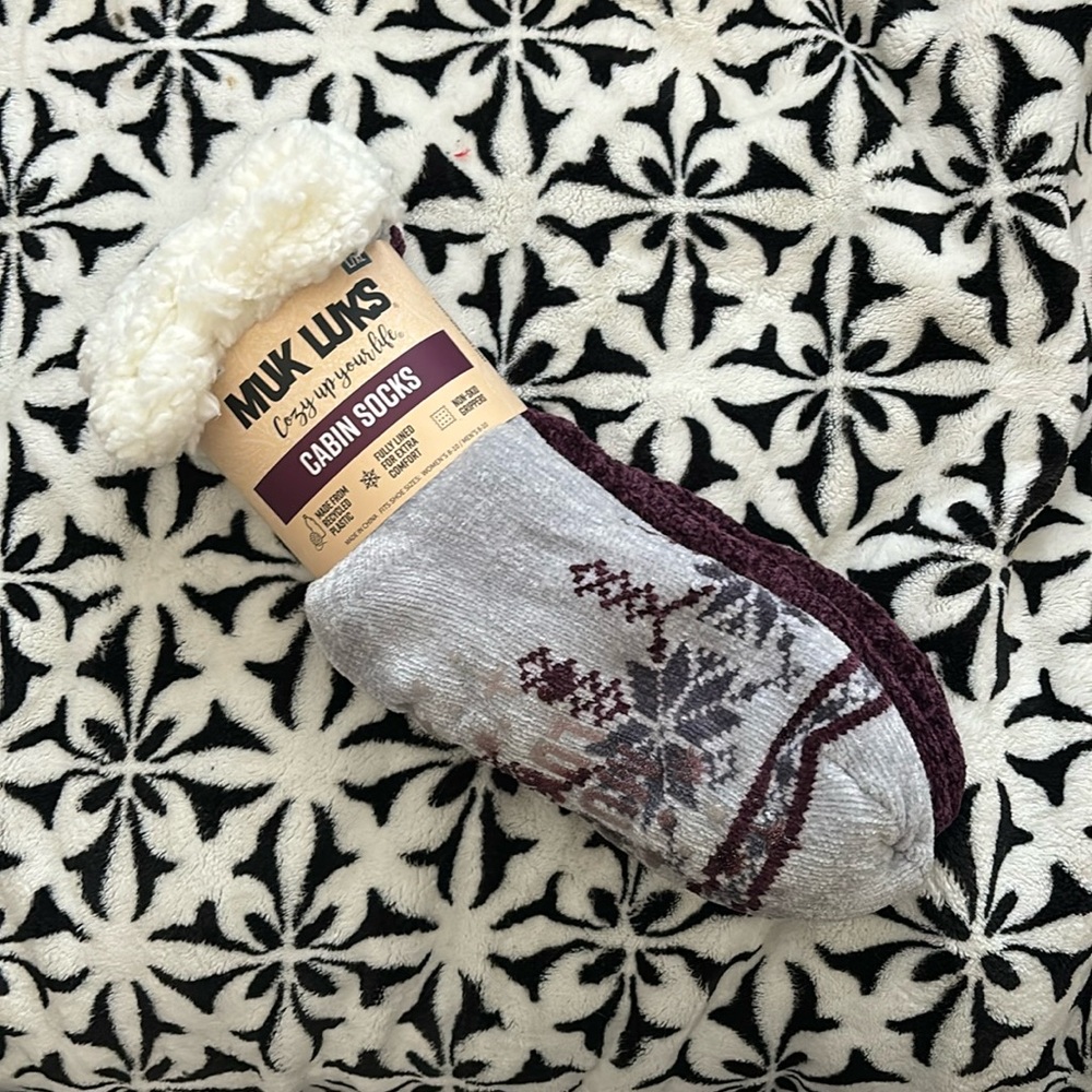Cabin socks with non-skid grippers